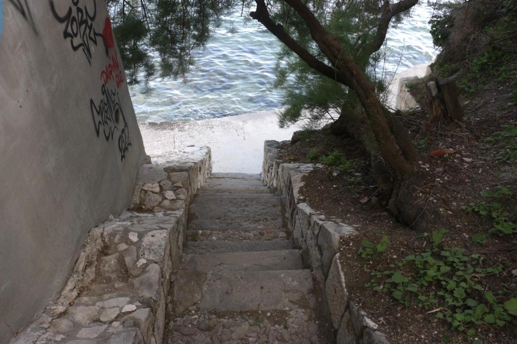 Beachfront Apartment Drazen, With Garden And Parking สปลิท ภายนอก รูปภาพ