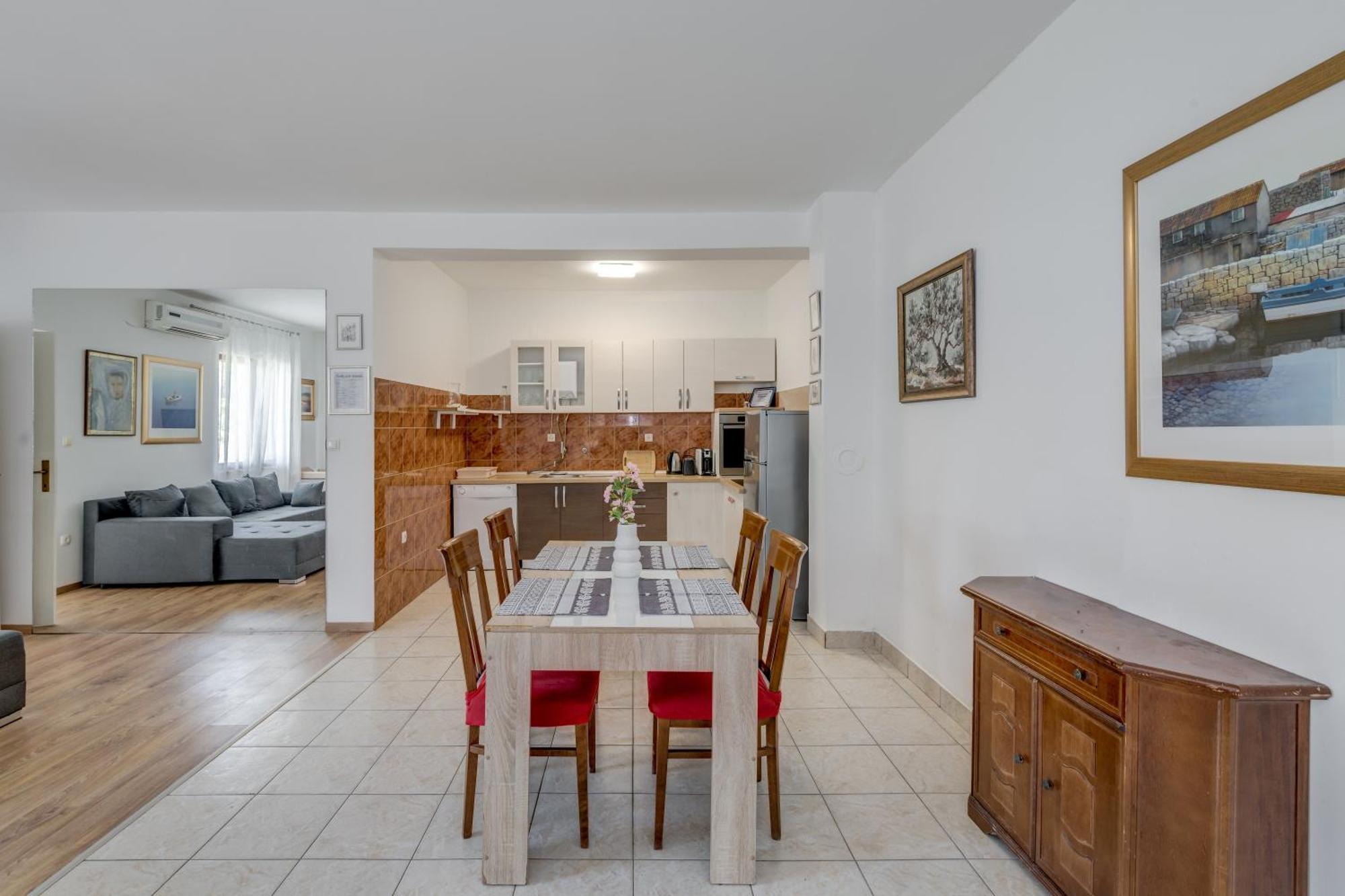 Beachfront Apartment Drazen, With Garden And Parking สปลิท ภายนอก รูปภาพ