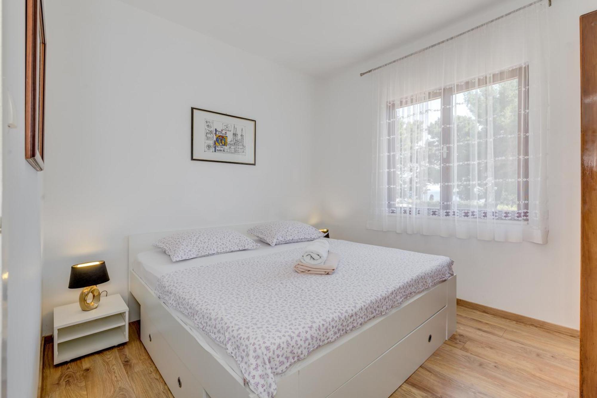 Beachfront Apartment Drazen, With Garden And Parking สปลิท ภายนอก รูปภาพ