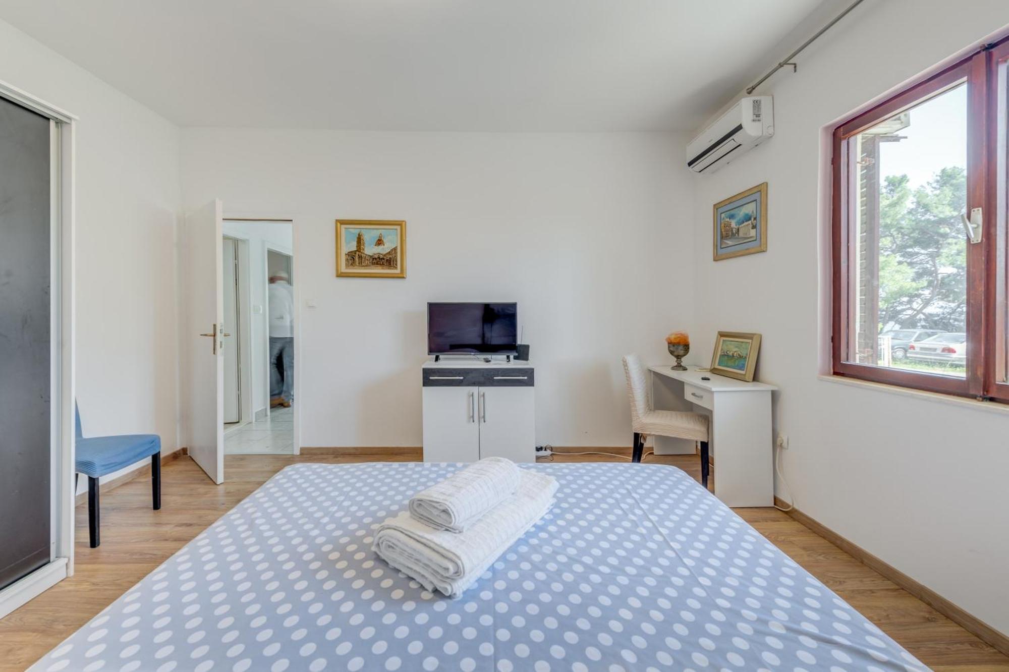 Beachfront Apartment Drazen, With Garden And Parking สปลิท ภายนอก รูปภาพ